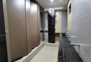 Dormitorio compartido | Lavabo en el baño