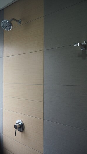 Basic Shared Dormitory, Women only | Bathroom shower - Leo Backpackers Central Market (Kuala Lumpur)
