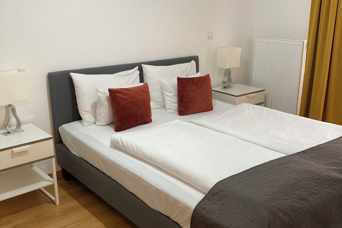 Standard Apartment, 1 Bedroom | 1 bedroom, soundproofing, iron/ironing board, free WiFi