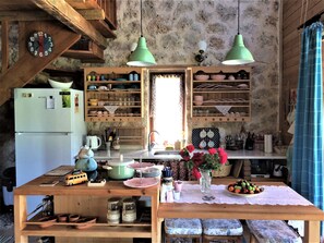 Villa - 2 sovrum | Eget kök | Stort kylskåp, ugn, spishäll och diskmaskin