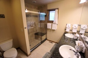 House (4 Bedrooms) | Bathroom - Bear Mountain Chalet (Breckenridge)
