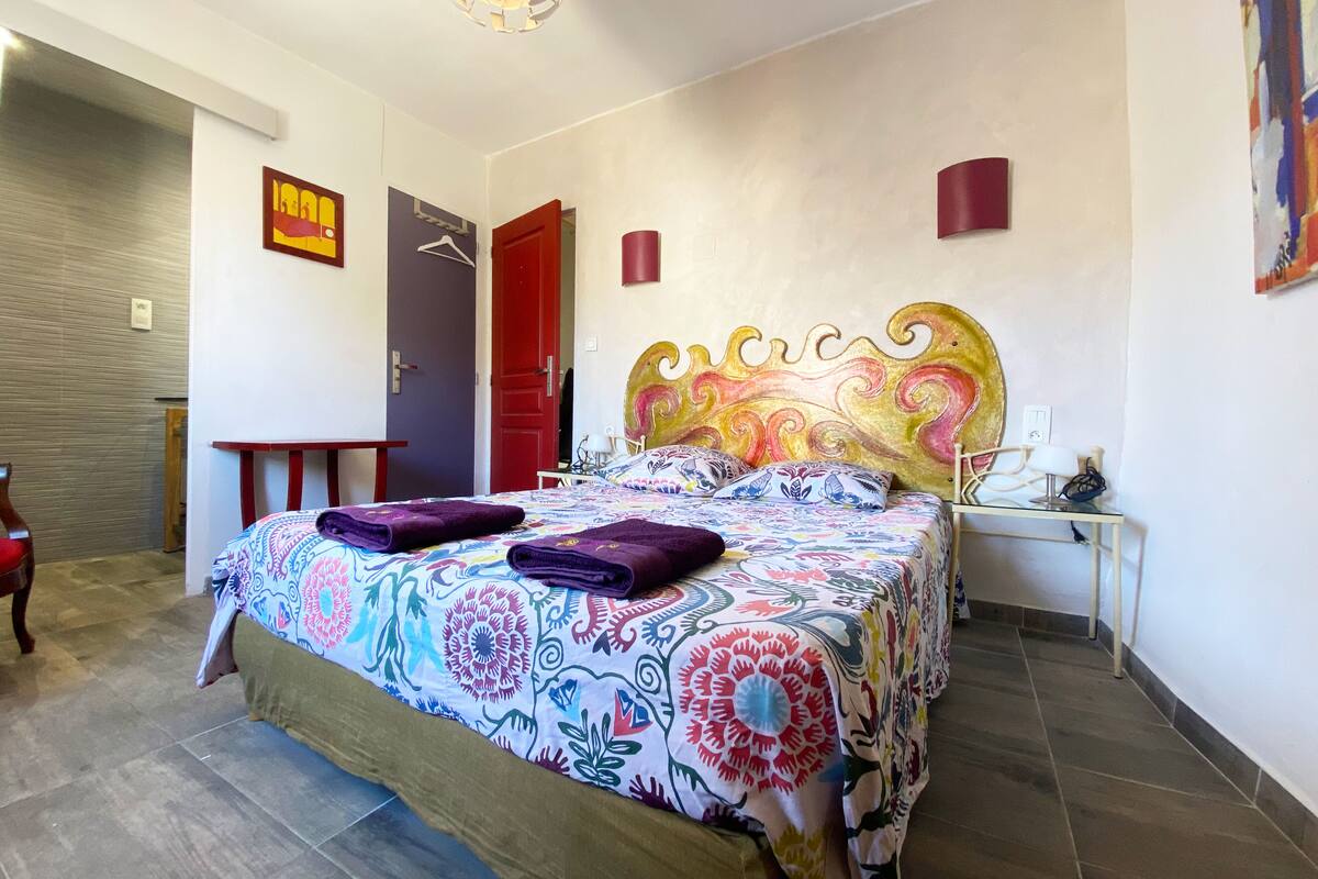 Kamar Double Romantis (3) | Wi-Fi gratis dan seprai linen