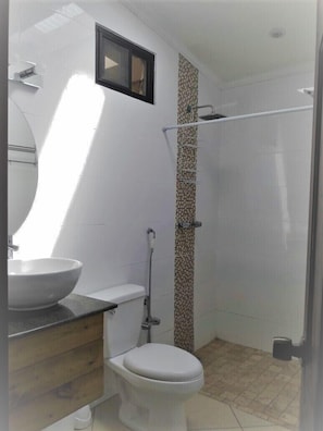 Appartement Économique, 1 chambre, non-fumeurs | Salle de bain | Douche, serviettes fournies