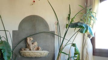 Biệt thự tiện nghi đơn giản, hiên | Khu vực ăn uống tại phòng