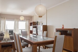 Apartment, 2 Schlafzimmer, Terrasse, Meerblick | Eigene Küche | Kühlschrank, Mikrowelle, Ofen, Herdplatte