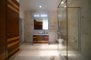 Exclusive Penthouse, 3 Bedrooms, Beach View, Beachfront | Bathroom | Shower, hair dryer, towels - Nubes by NAS (Playa del Carmen)