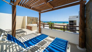 Penthouse exclusivo, 3 habitaciones, vista a la playa, frente al mar | Terraza o patio