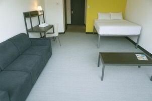 1 bedroom, desk, laptop workspace, free WiFi