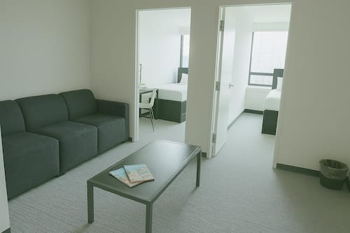 Apartamento estándar, 2 habitaciones, baño privado (No TV) | 1 dormitorio, escritorio, espacio para trabajar con un portátil