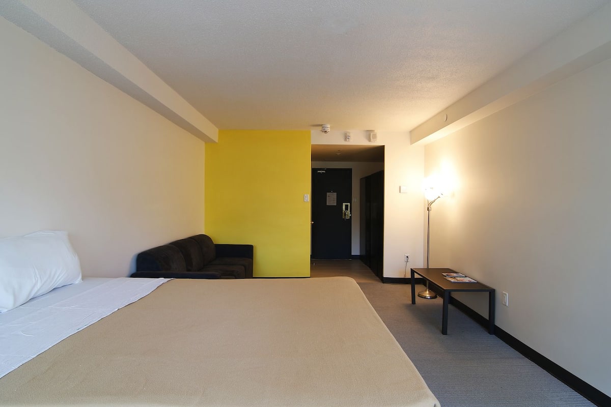1 bedroom, desk, laptop workspace, free WiFi
