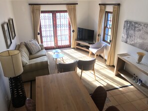 Family Apartment | Living area - De Waterkant Piazza Apartments (Cape Town)