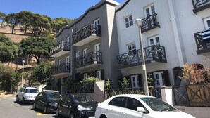 Unclassified image, 3 of 47, button - De Waterkant Piazza Apartments (Cape Town)