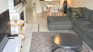 Unclassified image, 2 of 47, button - De Waterkant Piazza Apartments (Cape Town)