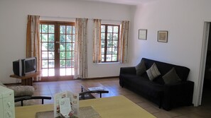 Cottage tiện nghi đơn giản, 1 phòng ngủ, bếp, quang cảnh vườn | Phòng khách