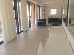 Comfort Apartment, 2 Bedrooms | Living room - Sloane Square (Cape Town)