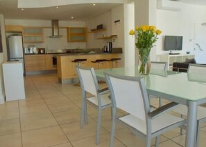 Comfort Apartment, 2 Bedrooms | Private kitchen