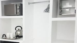 Coffee/tea maker, fridge, microwave, electric kettle - 2. Kleine Aussicht (Langebaan)