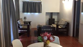 Olive - 2 Bedroom Cottage | Living room