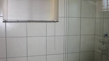 Familie cottage, 2 slaapkamers, uitzicht op bergen, uitzicht op gebergte | Badkamer met douche
