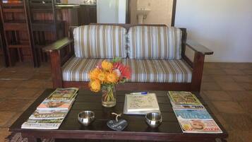 Familien-Ferienhaus, 2 Schlafzimmer, Bergblick, Bergseite | Wohnbereich