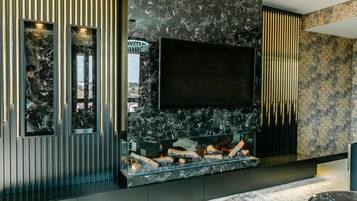 Superior Suite, 1 King Bed, Sea View | Living area
