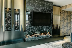 Superior Suite, 1 King Bed, Sea View | Living area