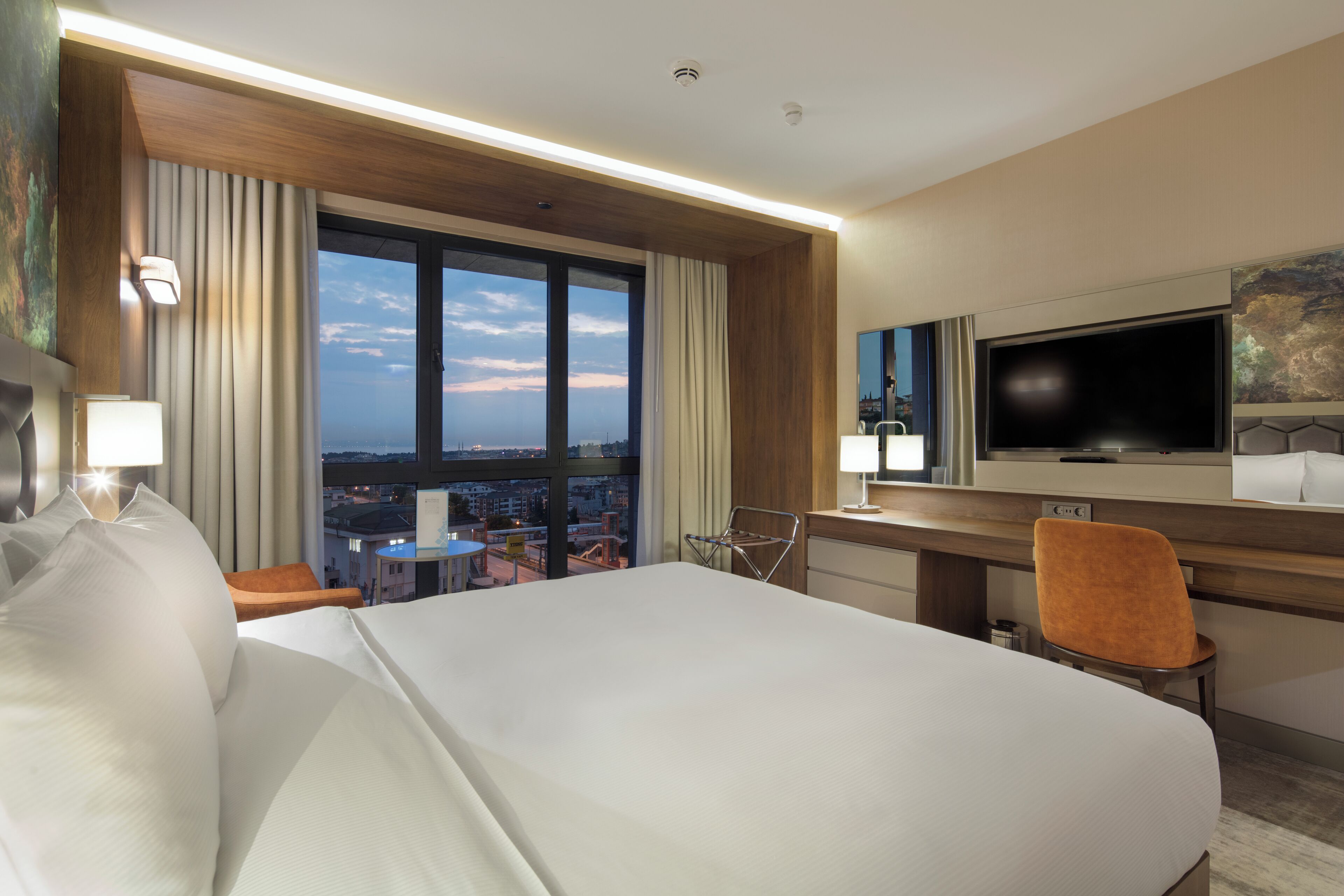 Kamar, 1 Tempat Tidur King | Seprai premium, minibar, brankas, dan kedap suara