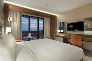 Zimmer, 1 King-Bett | Hochwertige Bettwaren, Minibar, Zimmersafe, schallisolierte Zimmer