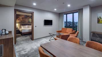 40-inch LCD TV with cable channels, TV