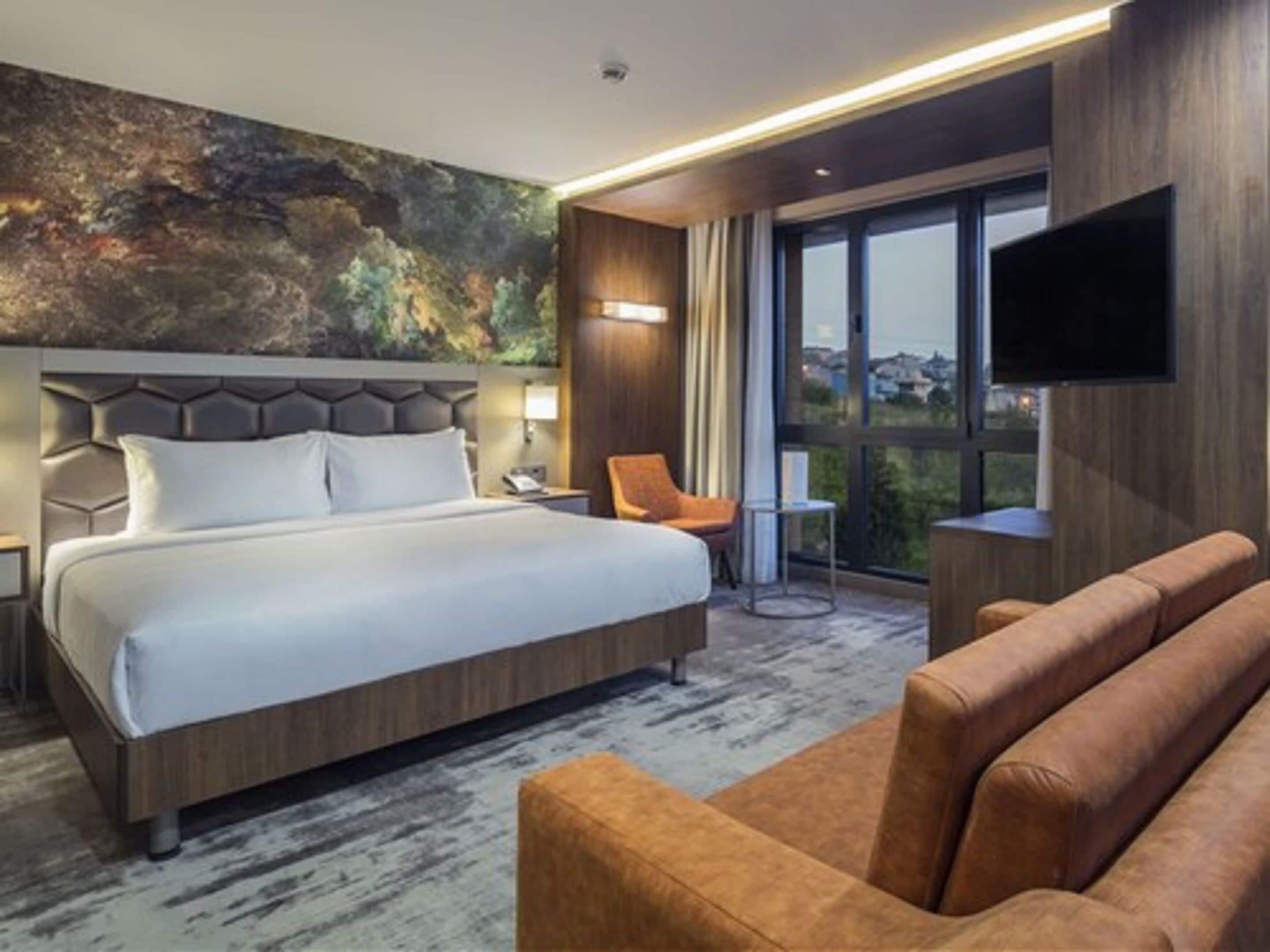 premium bedding, in-room safe, desk, soundproofing