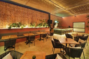 Bar (on property) - City Centro by Marriott Oaxaca (Oaxaca)