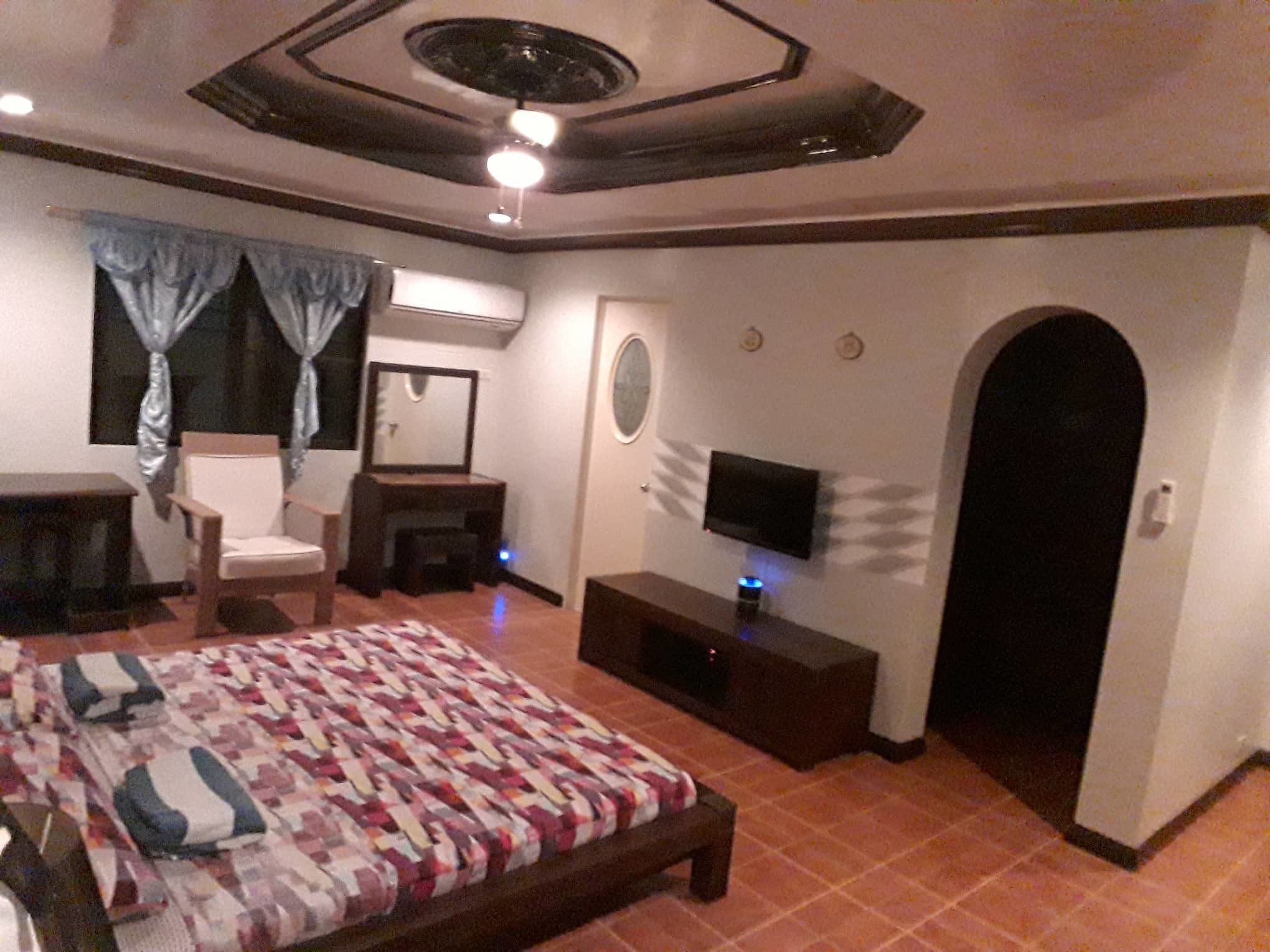 Room, 5 Bedrooms | 5 bedrooms, desk, laptop workspace, iron/ironing board