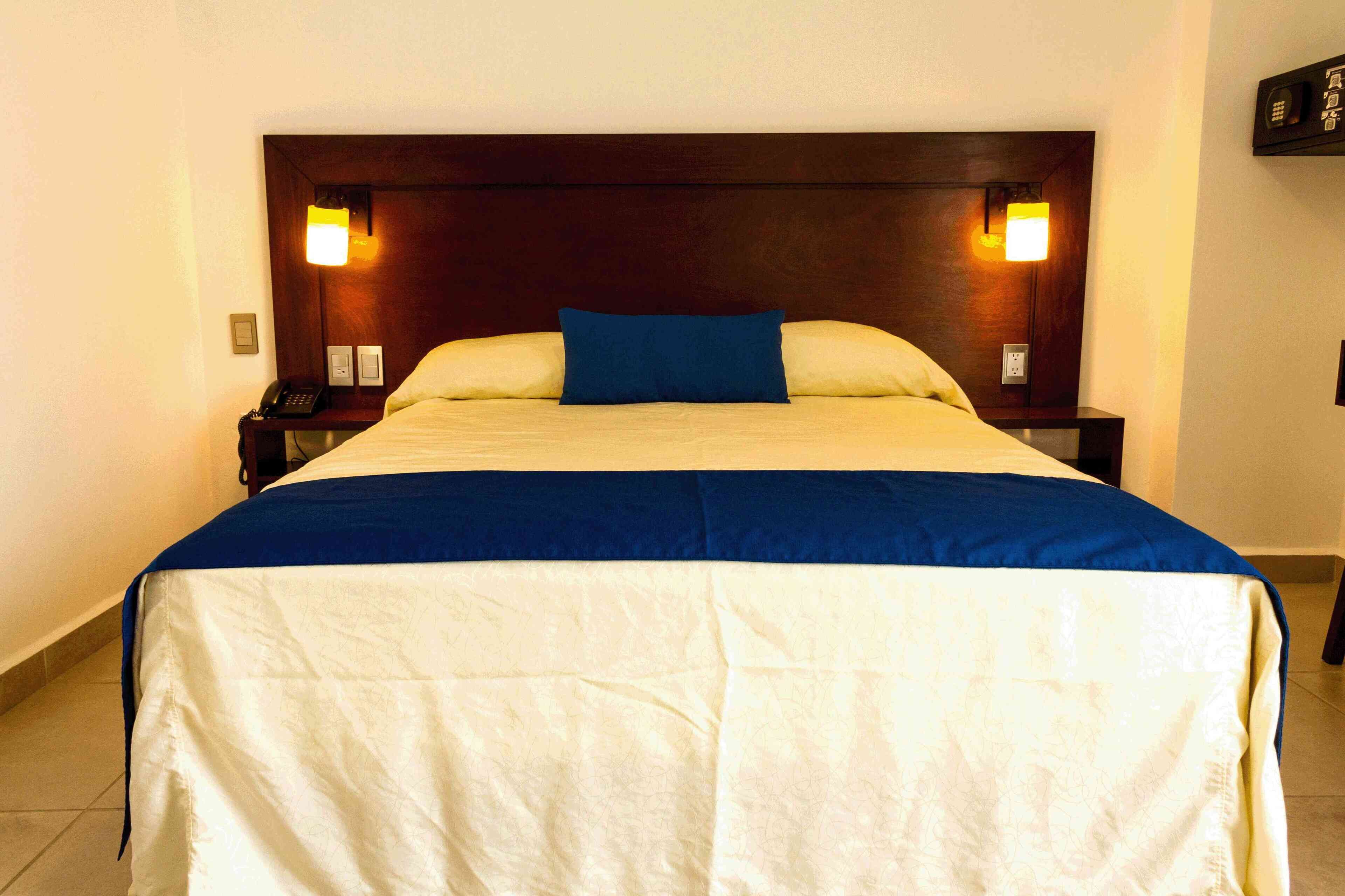 superior queen room | 1 bedroom, in-room safe, desk, laptop workspace