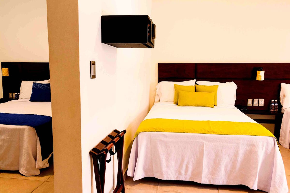 Standard Triple Room | In-room safe, desk, laptop workspace, soundproofing