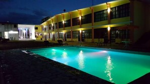 Kolam renang outdoor