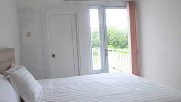 Chambre Simple, 1 chambre (With Balcony) | Coffres-forts dans les chambres, bureau, fer et planche Ă repasser