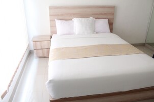 Caja de seguridad en la habitaciĂłn y escritorio