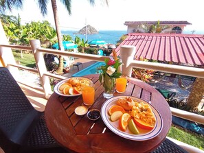 Daily English breakfast for a fee - Cerrito Tropical (Taboga)