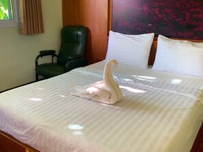Desk, free WiFi, bed sheets - 555 Resort (Udon Thani)