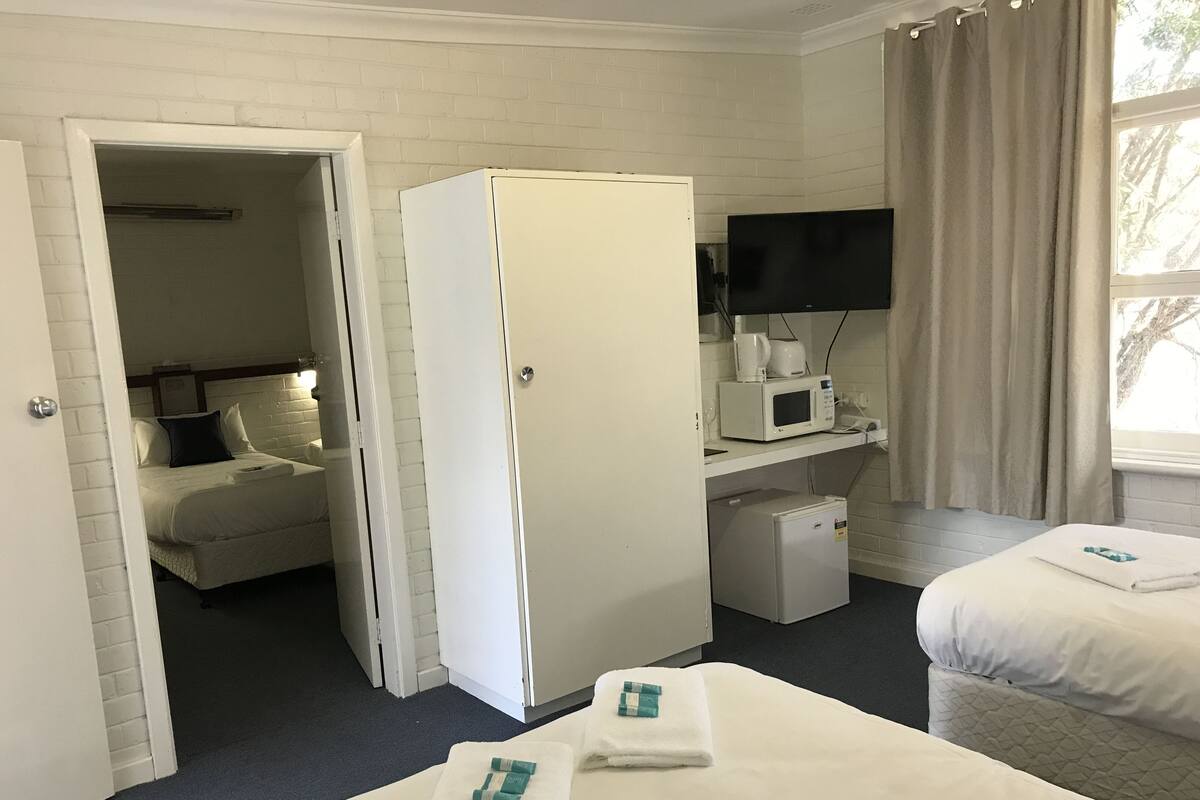 Family Suite – Queen +1 Suite Plus Triple (connecting room) | Premium bedding, bed sheets