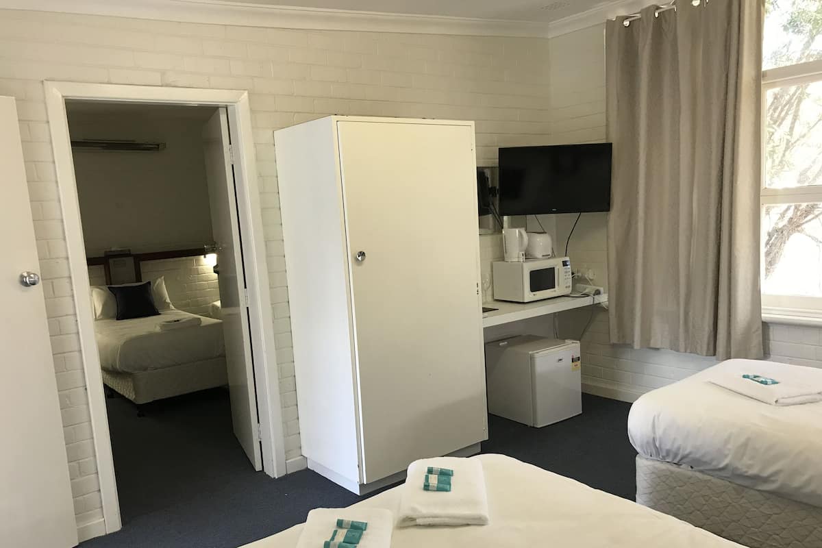 Family Suite – Queen +1 Suite Plus Triple (connecting room) | Premium bedding, bed sheets