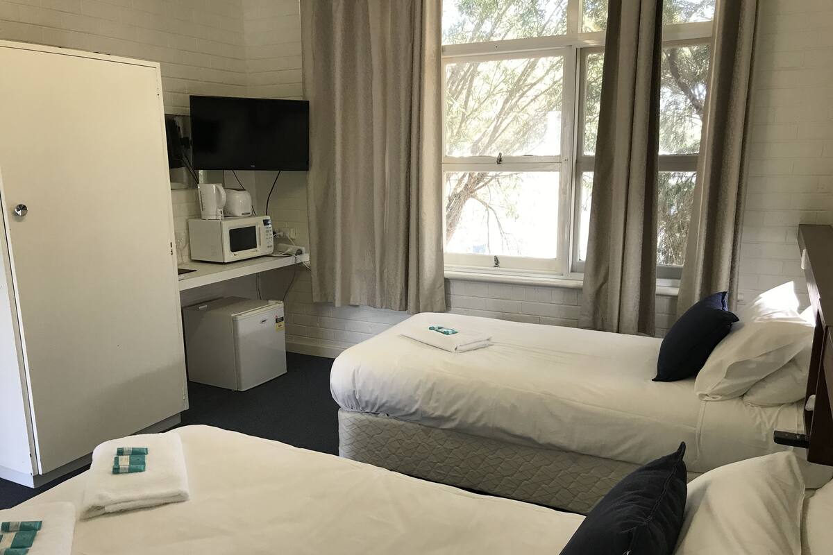 Family Suite – Queen Suite Plus Triple (connecting room) | Premium bedding, bed sheets