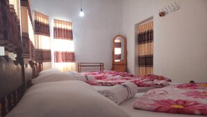 Dormitorio compartido (for Females) | Vista desde la habitación