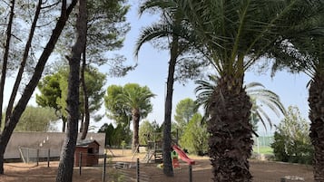 Children’s play area – outdoor