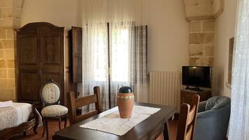 Apartment, 2 Schlafzimmer | Schreibtisch, kostenlose Babybetten, kostenloses WLAN, Bettwäsche