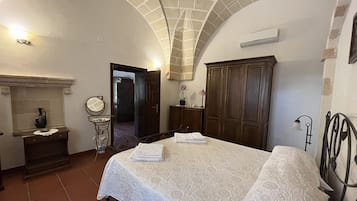 Doppelzimmer | Schreibtisch, kostenlose Babybetten, kostenloses WLAN, Bettwäsche