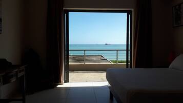 Deluxe Penthouse, 4 Bedrooms | In-room safe, laptop workspace, blackout curtains, iron/ironing board