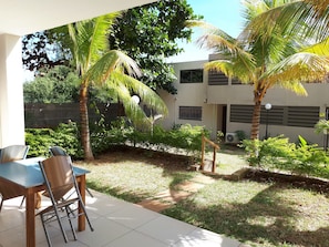 Apartemen Keluarga, 3 kamar tidur, dapur | Pemandangan taman