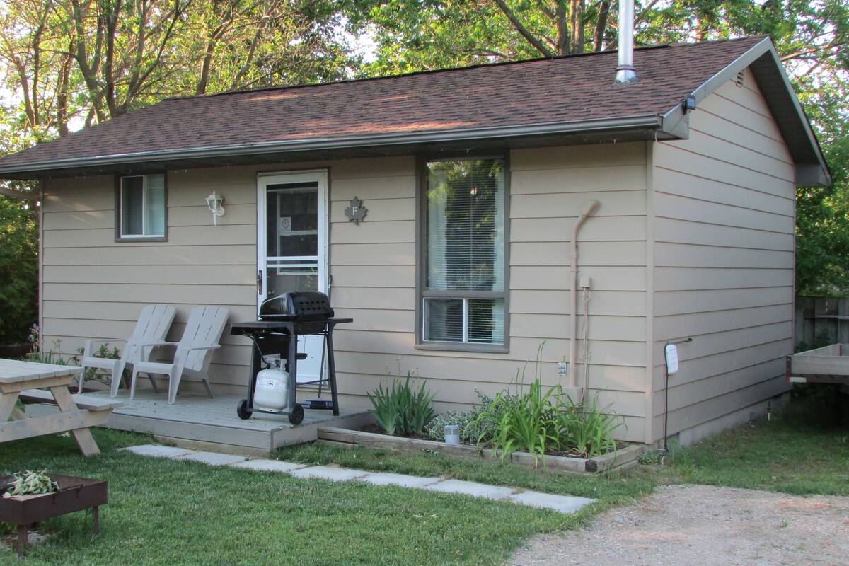 Traditional Cottage, 2 Bedrooms, Fireplace (Cottage F) | Front of property
