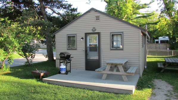 Traditional Cottage, 2 Bedrooms, Kitchen, Corner (Cottage A) | Terrace/patio - The Maples Cottages (Saugeen Shores)